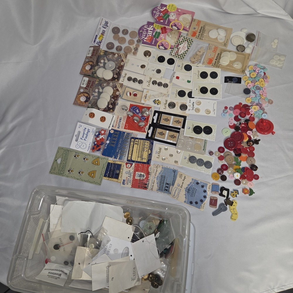 Lot of‎ Vintage Buttons Gold/Bronze Assorted Colors And Sizes